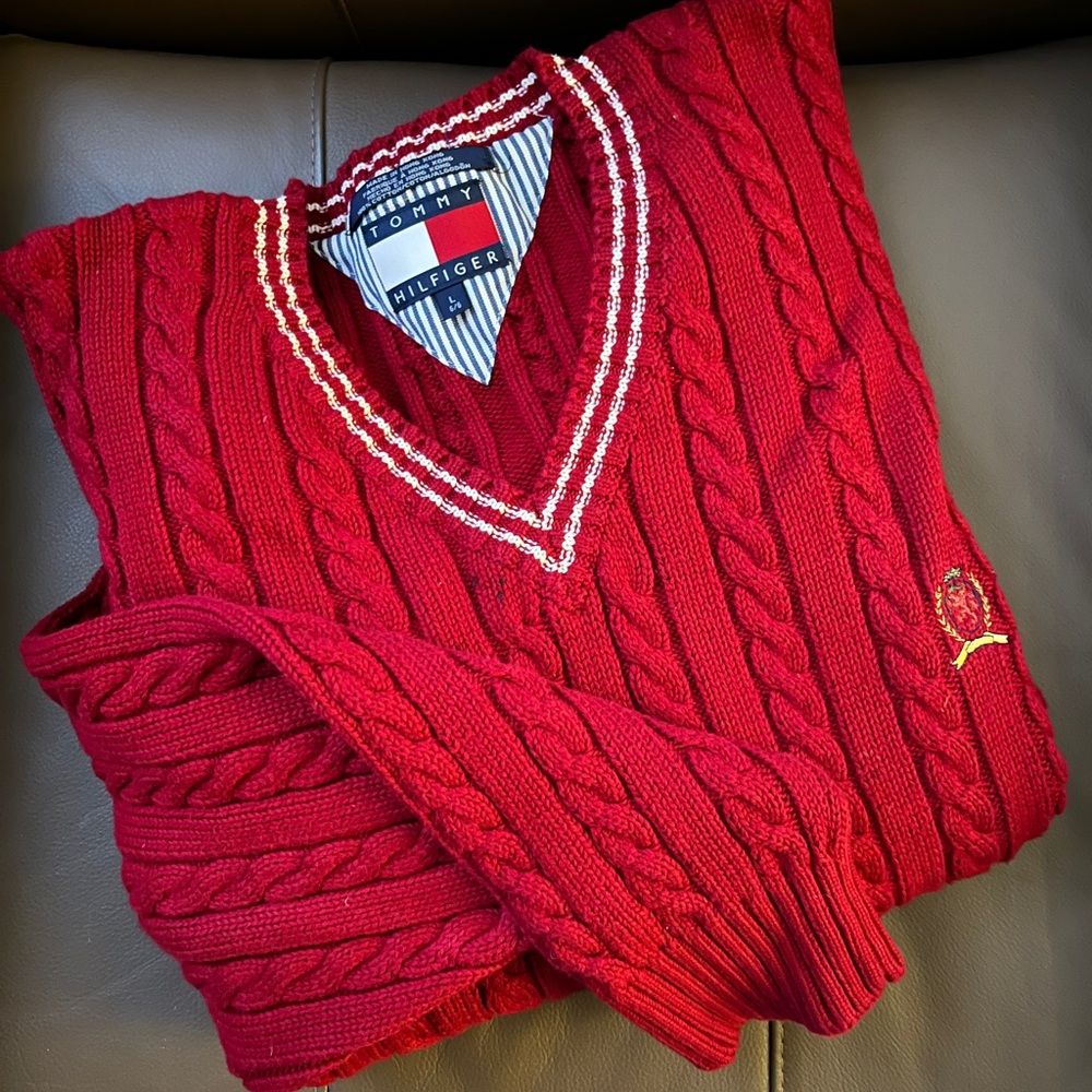 Men’s vintage Tommy Hilfiger v- neck sweater, great condition